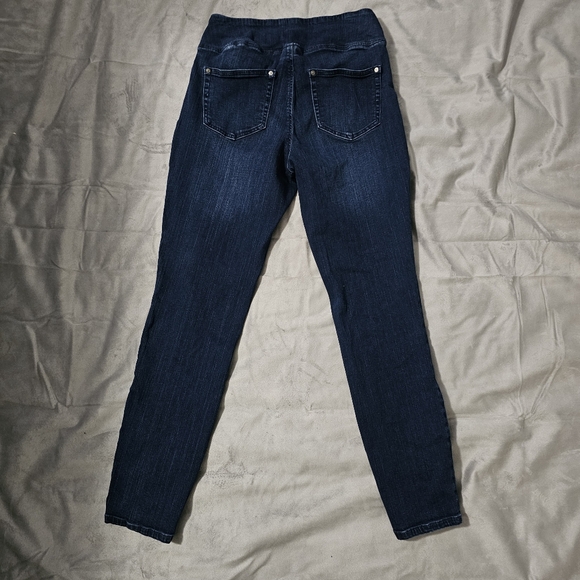 Size 6 jeans - Picture 3 of 8